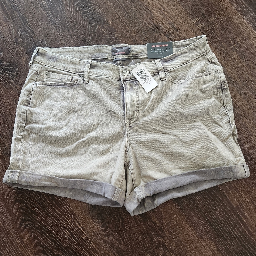NWT Torrid 5 Inch Vintage Stretch Shorts Size 16